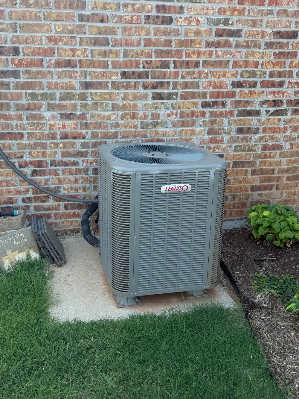 Older Lennox outdoor air conditioner before replacement by North Star Comfort